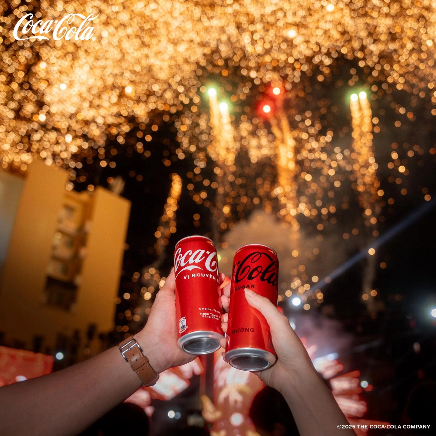 Hãy mở một lon Coca Cola để chia sẻ khoảnh khắc vui vẻ