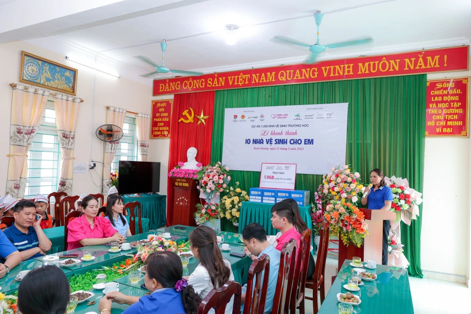 Khánh thành nhà vệ sinh mới của “Điều ước cho em”