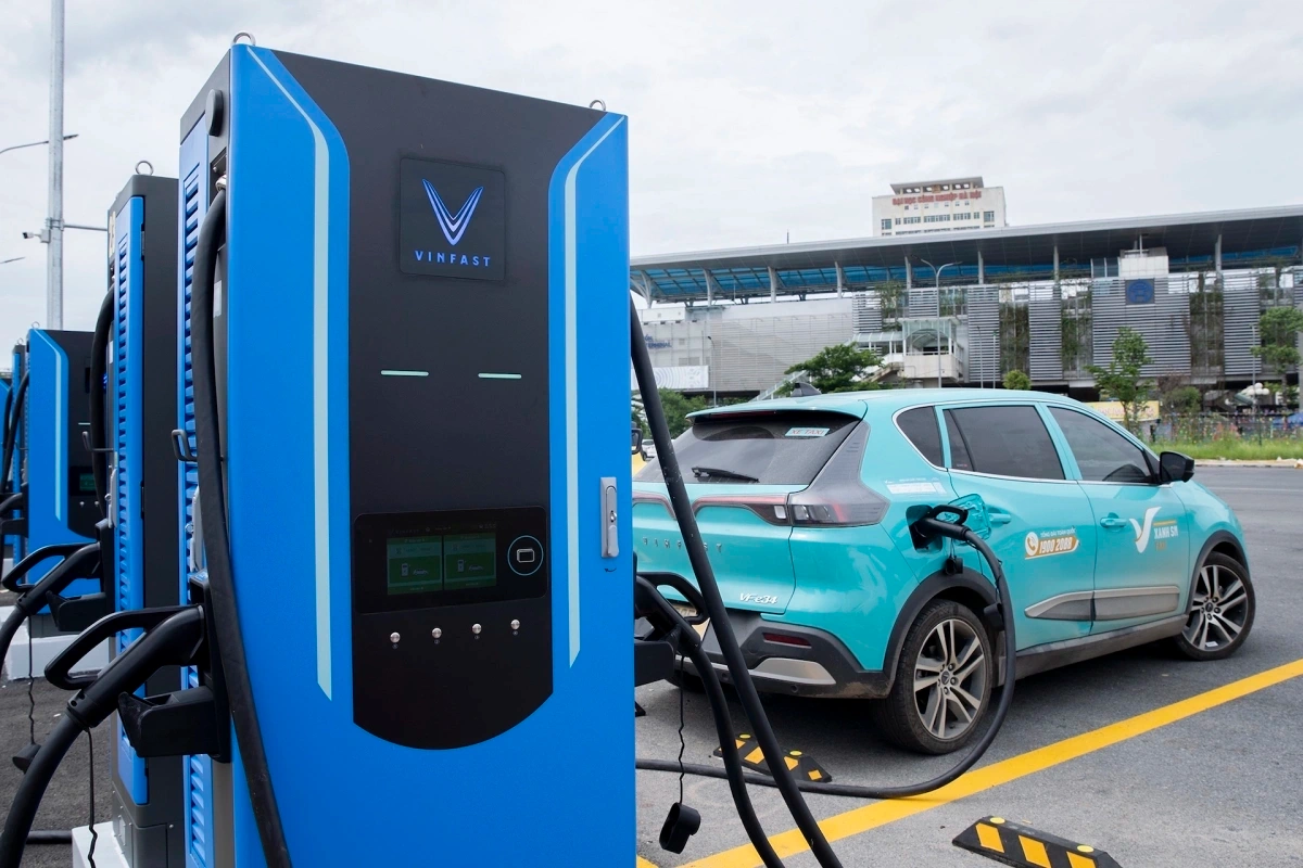 Trạm Sạc VinFast Lớn Nhất Hà Nội V-Green Minh Khai