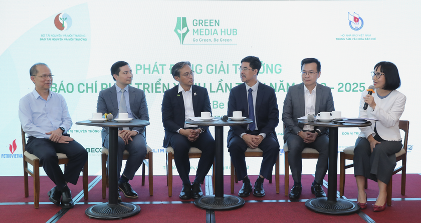 Vinamilk đồng hành cùng chuỗi hoạt động của câu lạc bộ Báo chí Phát triển Xanh